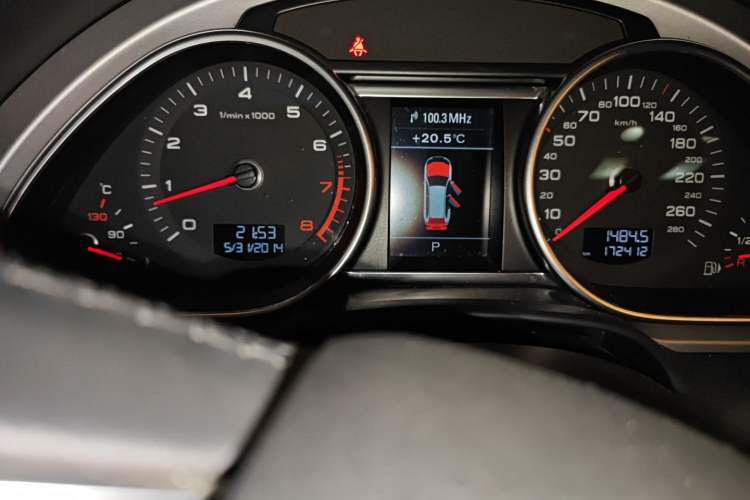 Used Audi Q7 2015 35 TFSI Ambition Edition Odometer Close Up