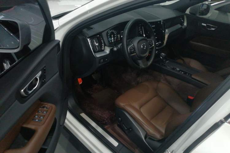 Used Volvo XC60 2021 T5 4x4 Smart Luxury Edition
