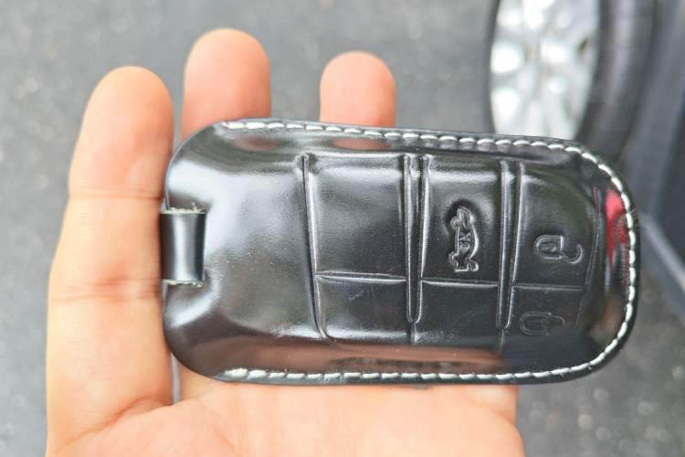 Used Jeep Grand Cherokee 2016 3.0L Comfort Navigation Edition Vehicle Key