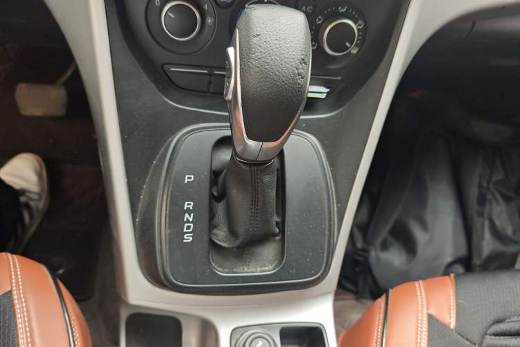 Used Ford Kuga 2013 1.6L GTDi Two-Wheel-Drive Comfort Model Gear Lever