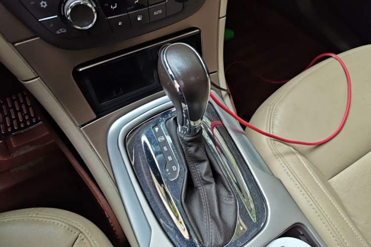 Used Buick Regal 2011 2.4L SIDI Comfort Edition Gear Lever