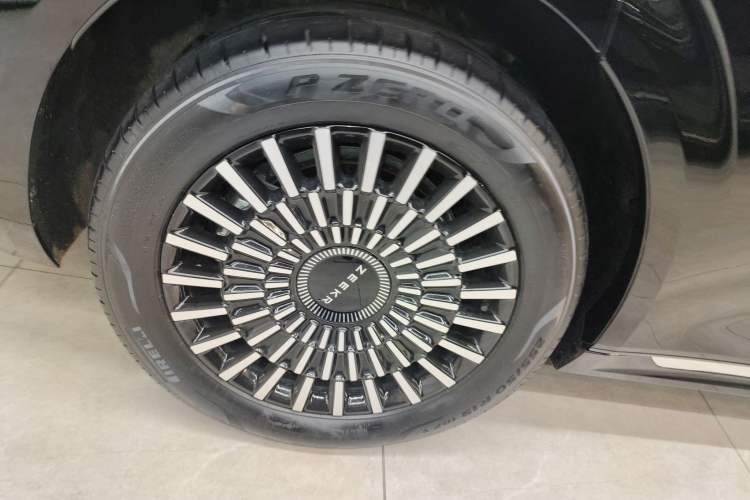 Used Zeekr 009 2024 7-Seater Walk-Through Version Four-Wheel Drive 108 kWh Exterior 5