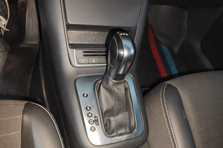 Used Volkswagen Tiguan 2016 280TSI Automatic Two-Wheel-Drive Silk Road Style Edition Gear Lever