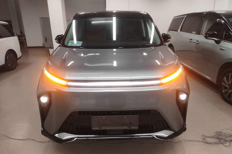 Used SAIC MAXUS Dajia 9 2024 Super Hybrid Ultra-Long Range Forest Edition 7-Seater