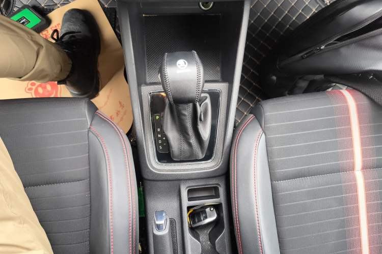 Used Skoda Kamiq 2020 GT 1.5L Automatic Flagship Model China VI Standard Gear Lever