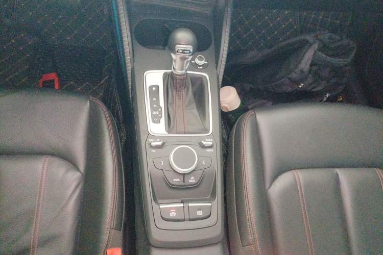 Used Audi Q2L 2022 35 TFSI Progressive Dynamic Edition Gear Lever