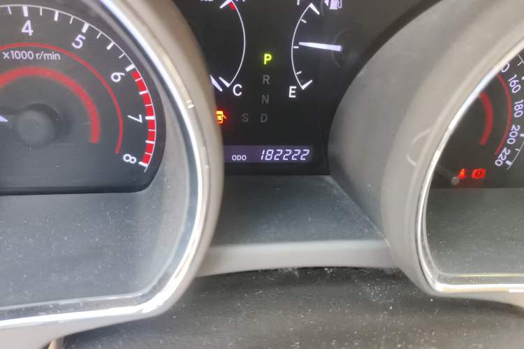 Used Toyota Highlander 2012 2.7L Two-Wheel Drive 7-Seater Luxury Edition Odometer Close Up