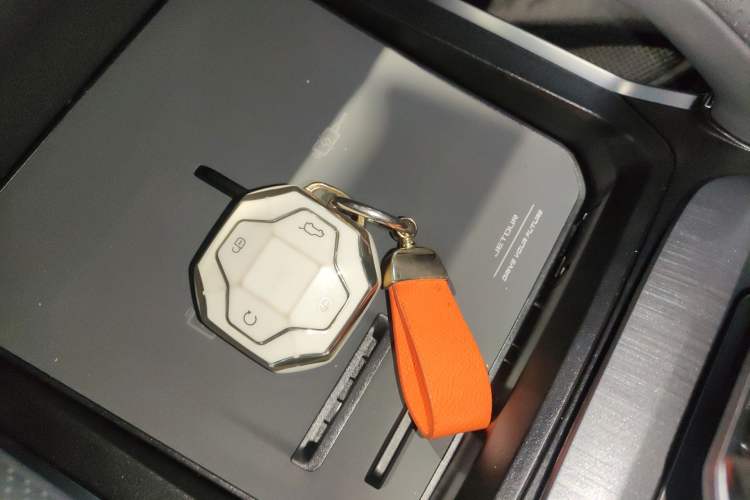 Used JETOUR Traveler 2023 2.0T All-Wheel Drive Conquer PRO Vehicle Key