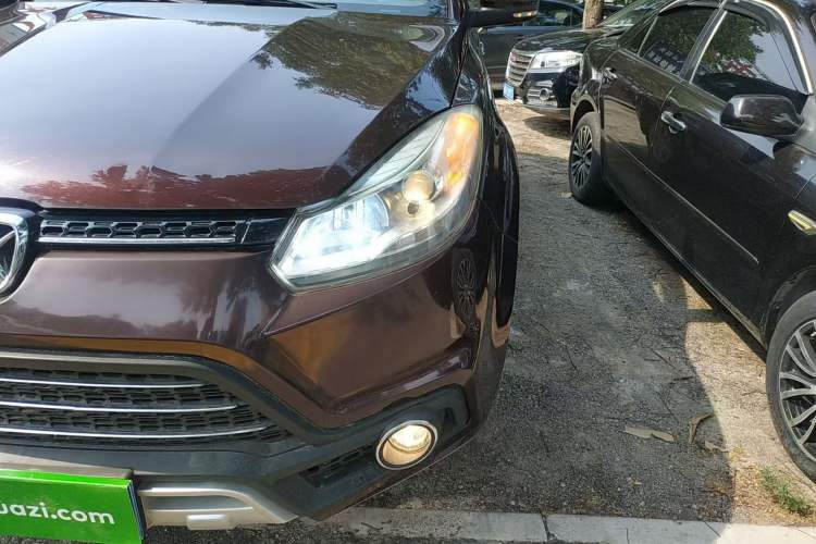 Used JMC Yusheng S350 2016 2.0T Automatic Two-Wheel Drive Gasoline Luxury Version with Sunroof 5 Seats
