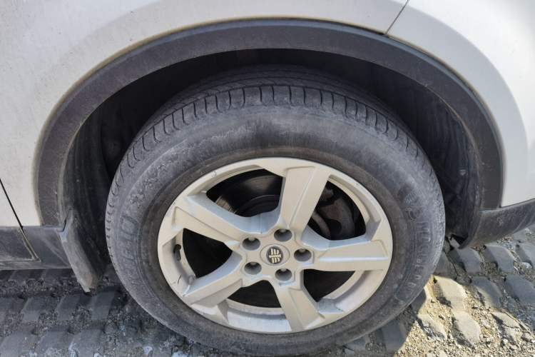 Used Bestune X80 2013 2.0L automatic comfort version
