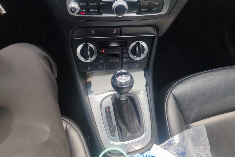 Used Audi Q3 2013 35 TFSI Comfort Model Gear Lever