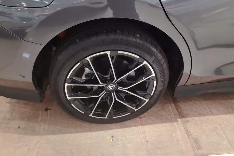 Used Changan UNI-V iDD 2024 Blue Whale Smart Electric iDD 136km ZhiKu Model
