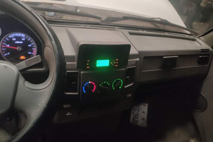 Used Iveco Daily 2017 2.8T V35 Cargo Van Mid-Roof 3/6 Seats 43S5
