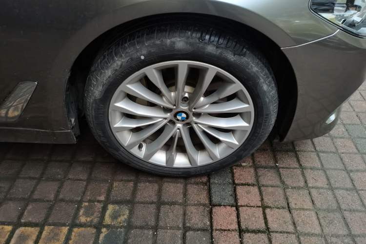 Used BMW 5 Series 2019 530Li Leading Model Luxury Package Right Front Wheel Hub