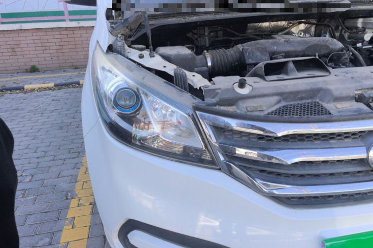 Used SAIC MAXUS G10 2016 2.0T Automatic Luxury Edition Right Front Headlight