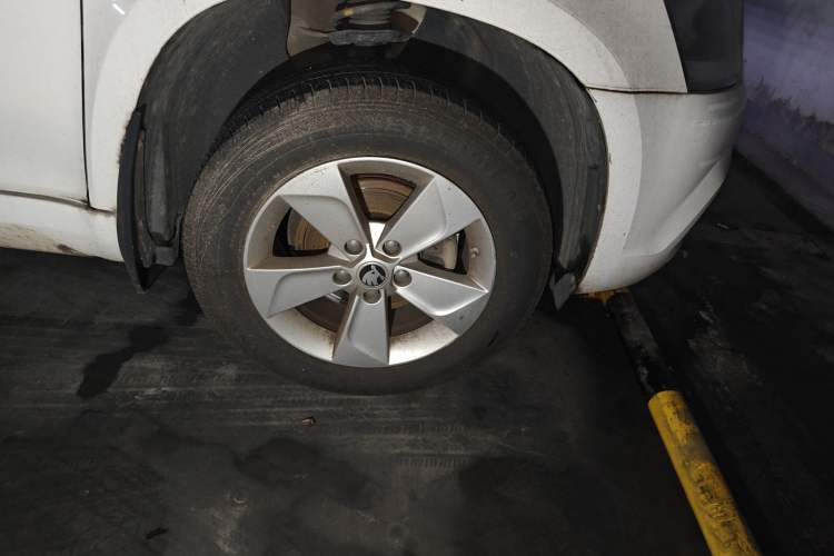 Used Skoda Yeti 2017 TSI280 DSG Advanced Edition Right Front Wheel Hub