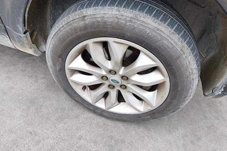 Used Land Rover Freelander 2 2011 3.2L i6 HSE Gasoline Edition Right Front Wheel Hub