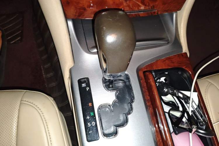 Used Toyota Crown 2012 2.5L Royal Leather Edition
