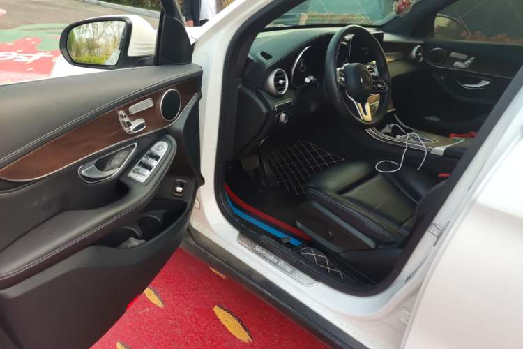 Used Mercedes-Benz GLC 2020 Facelift GLC 260 L 4MATIC Luxury Edition
