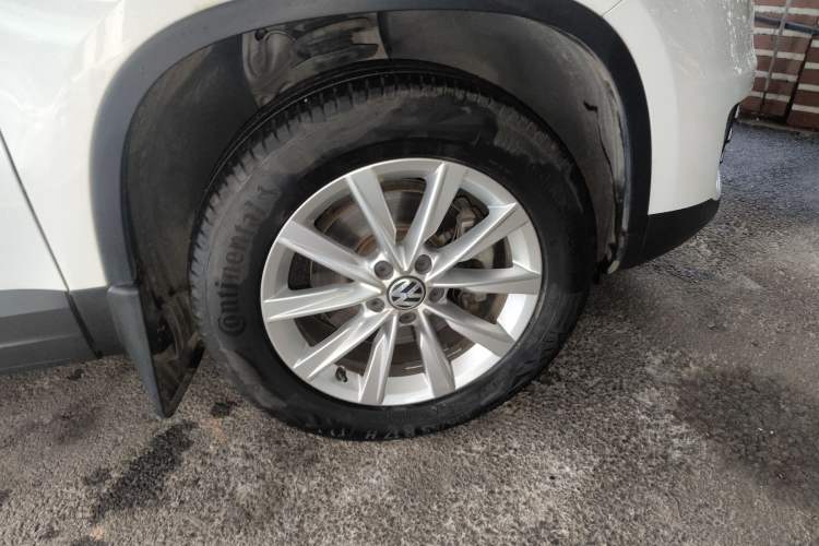 Used Volkswagen Tiguan 2017 300TSI Automatic Two-Wheel Drive Silk Road Comfort Edition Right Front Wheel Hub