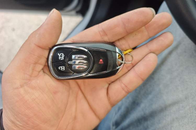 Used Buick Regal 2024 25T Deluxe Edition Vehicle Key
