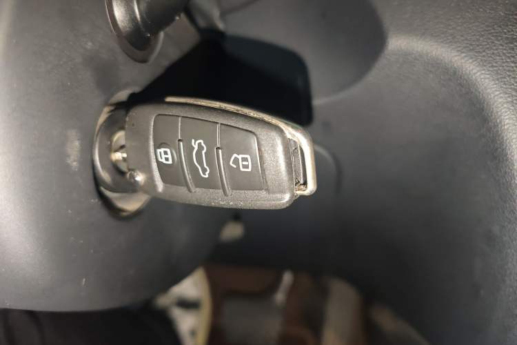 Used Audi Q3 2018 30th Anniversary Edition 30 TFSI Fashion Model Vehicle Key