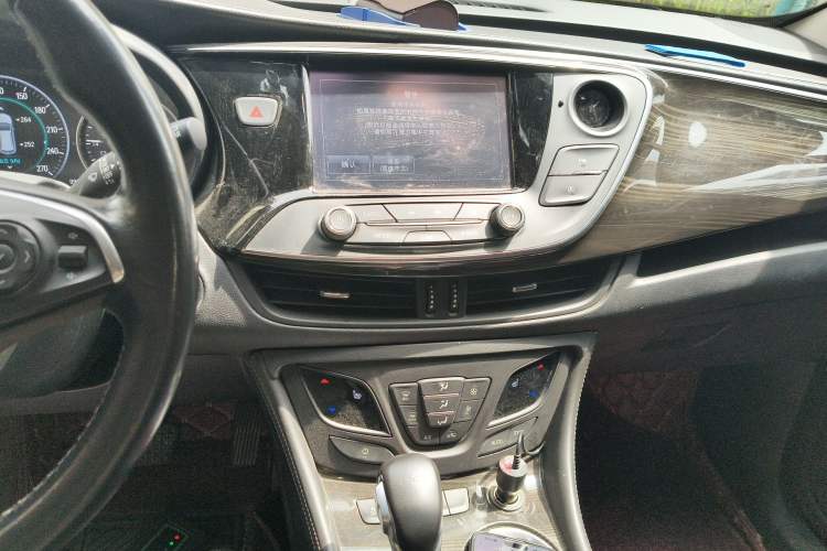 Used Buick Envision 2018 20T Two-Wheel-Drive Elite Model
