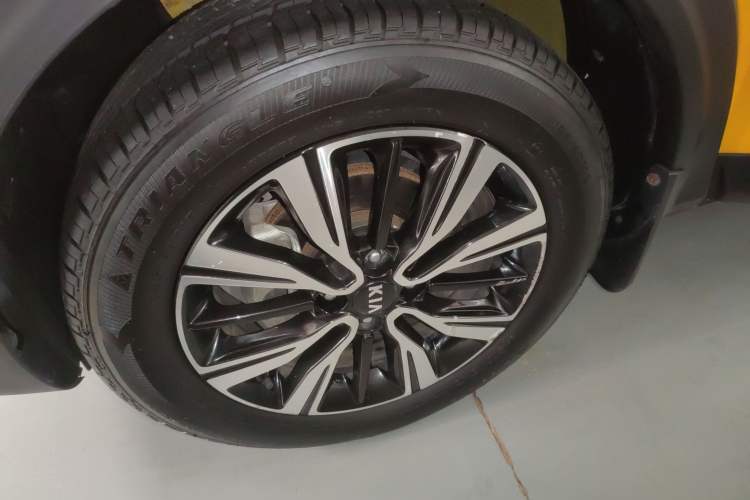 Used Kia kx1 Stonic 2019 1.4L Automatic Sport Edition China VI Left Front Wheel Hub