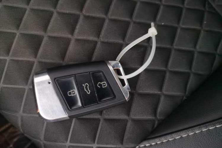 Used Skoda Octavia 2019 1.5L Automatic Smart Drive Luxury Edition China VI Standard Vehicle Key