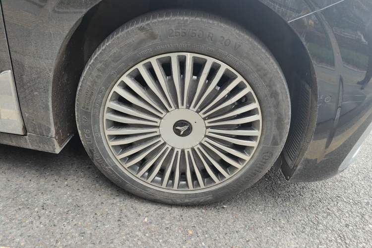 Used VOYAH Dream 2025 PHEV Four-Wheel Drive Prestige Kunpeng Edition
