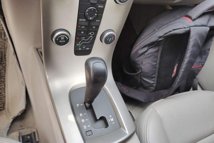 Used Volvo S40 2011 2.0L Automatic ZhiShang Edition
