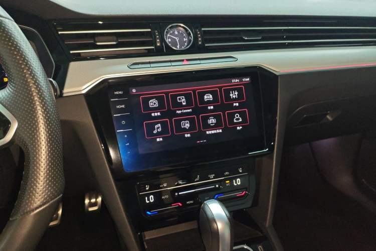 Used Volkswagen Magotan 2023 2 Million Units Commemorative Edition 330TSI DSG Luxury Version Audio And AC Panel