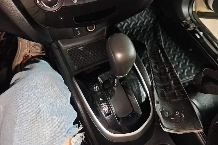 Used Nissan Qashqai 2017 2.0L CVT Elite Edition China V Standard Gear Lever