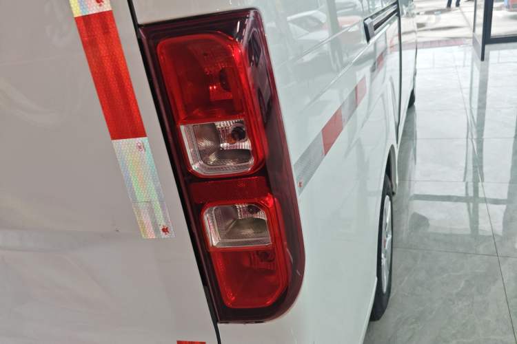 Used Wuling Yangguang 2024 300km Comfort Version with Sealed Windows 60kW Exterior 3