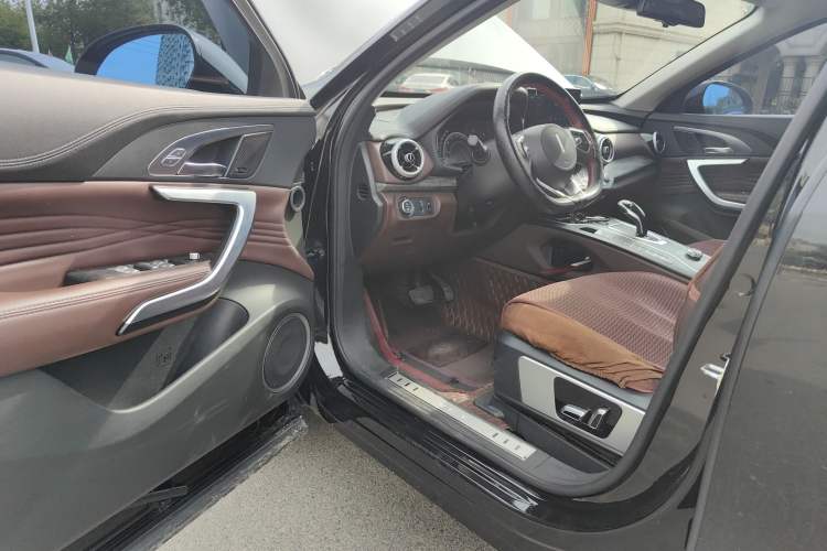 Used Wey VV7 2019 Upgraded Model 2.0T Ultra-Luxury Version China VI Standard
