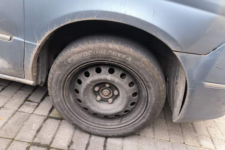 Used Dongfeng Shuaike 2013 Revised Version 1.5L Manual Comfort Trim 7 Seats China IV Standard
