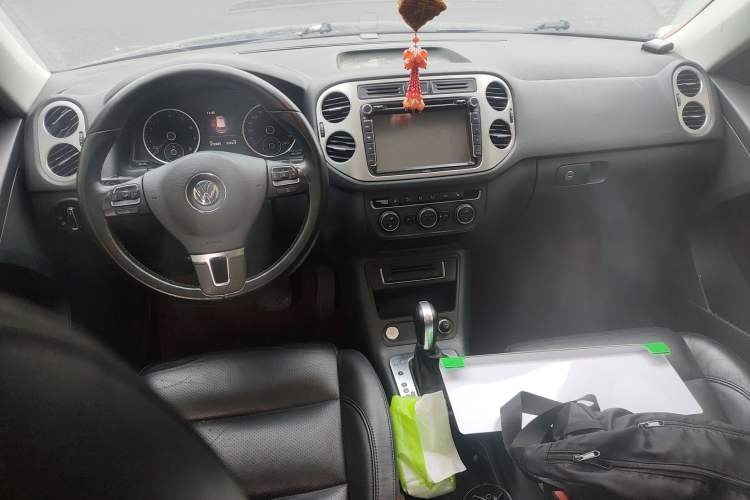 Used Volkswagen Tiguan 2015 2.0 TSI Automatic All-Wheel Drive Luxury Edition Center Console