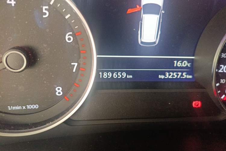 Used Volkswagen Touareg 2013 3.0 TSI X 10th Anniversary Limited Edition Odometer Close Up