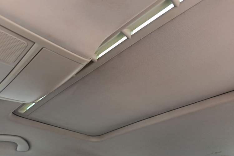 Used Volkswagen Sagitar 2012 1.4TSI Automatic Luxury Edition Headliner