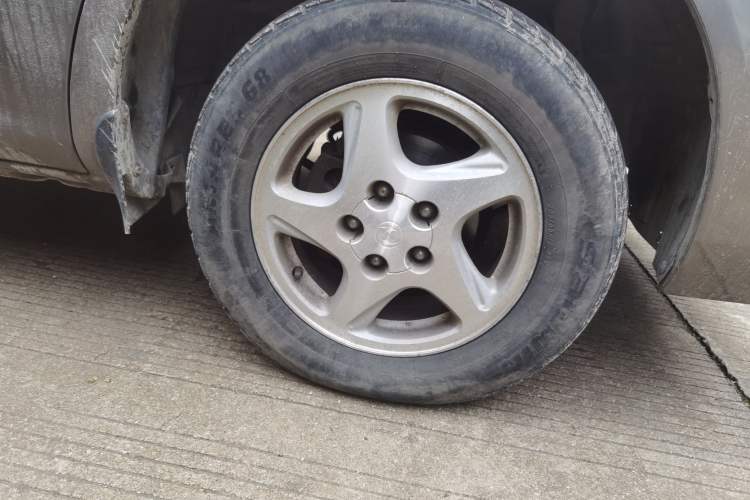 Used FORTHING Lingzhi 2013 M3 1.6L 7-seat Standard Model Right Front Wheel Hub