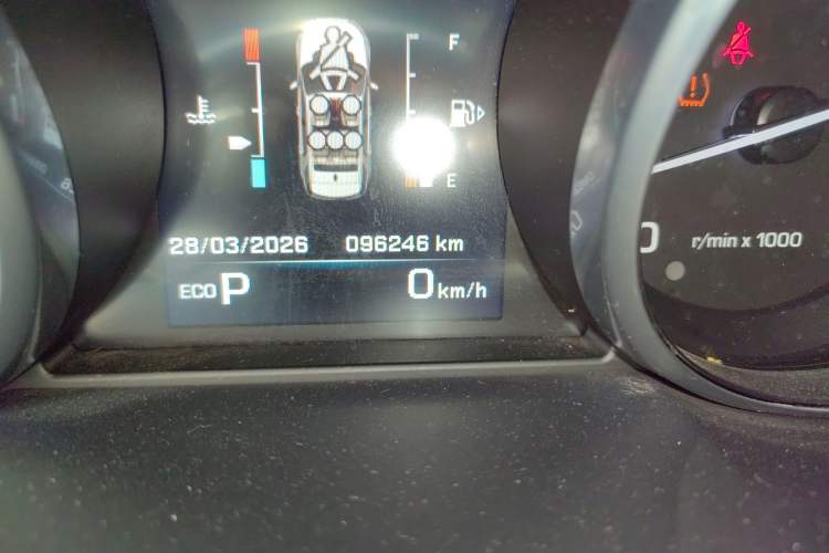 Used Land Rover Discovery Sport 2016 2.0T SE Odometer Close Up