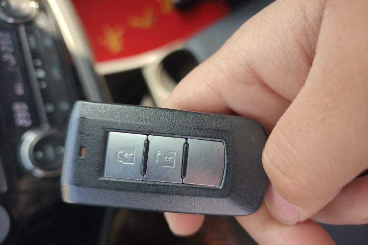 Used Mitsubishi Outlander 2013 2.4L Four-Wheel Drive Luxury Navigation Version 7 Seats