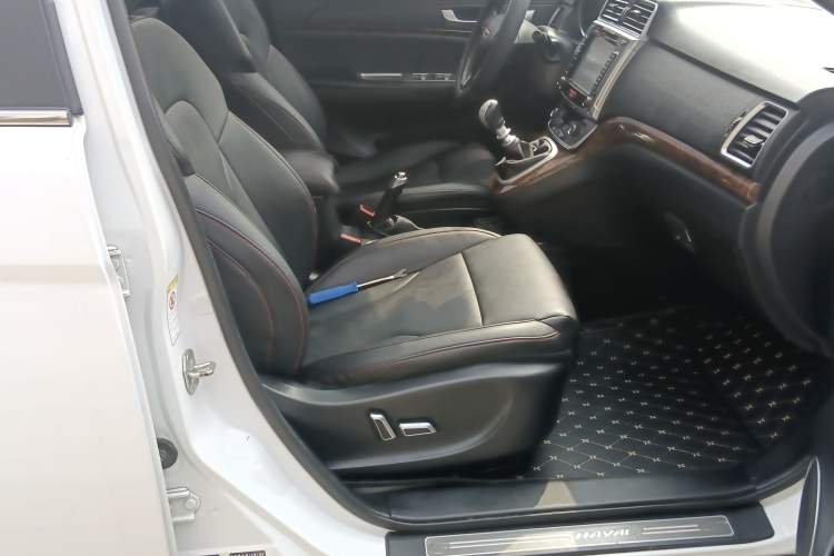 Used Haval H6 2015 Revised Version Sport Edition 1.5T Manual Transmission Two-Wheel Drive Elite Grade