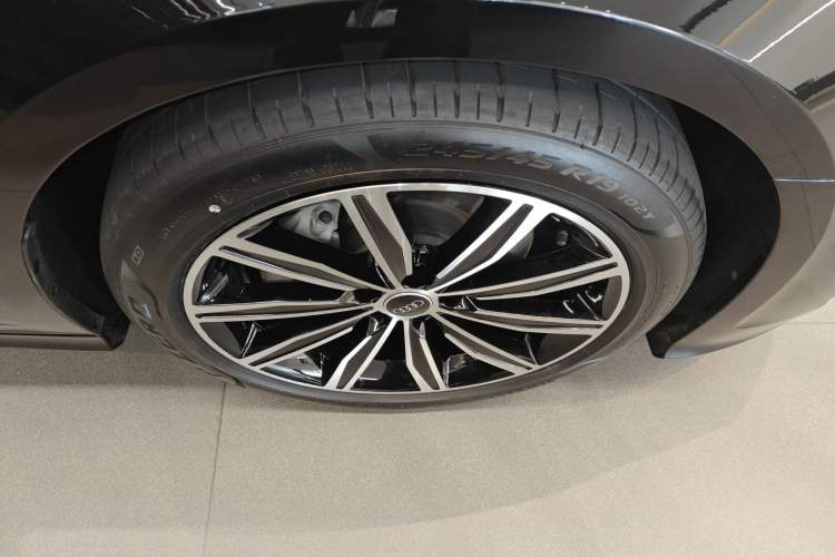 Used Audi A6L 2023 45 TFSI Prestige Dynamic Edition Right Front Wheel Hub