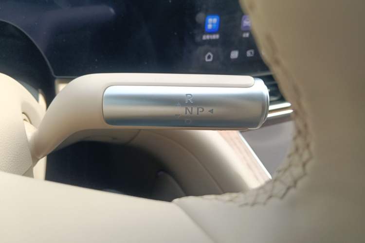 Used Hima AITO M9 2025 Extended-Range Ultra Version 52 kWh 6-Seater Gear Lever