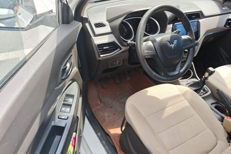 Used Wuling Hongguang 2019 1.5L S Standard Version China VI LAR