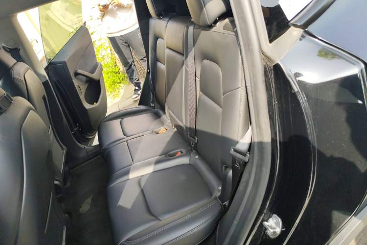 Used Tesla Model Y 2023 Rear-Wheel-Drive Version
