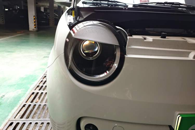 Used CHANGAN NEVO Lumin 2026 Model Treasure Edition 205km Passionate Beige Ningde Right Front Headlight