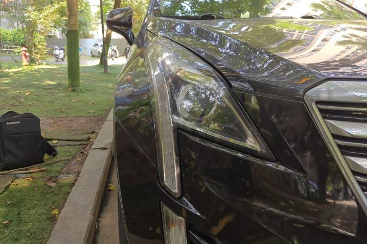 Used Cadillac XT5 2018 25T Luxury Model Right Front Headlight