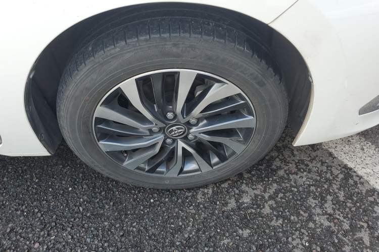 Used Toyota Corolla 2018 Dual-Engine 1.8L E-CVT Smart Edition
